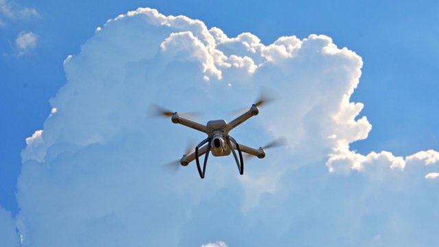 İlk dəfə bir ölkə tamamilə avtonom dron sürüsünü sınaqdan keçirib