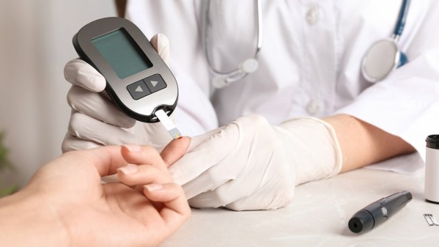 Endokrinoloq diabetin "cavanlaşması"nın səbəblərini açıqladı