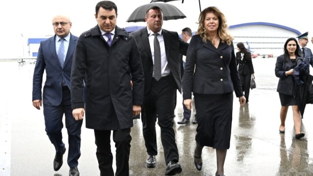 Bolqarıstan Prezidenti Azərbaycana səfərə gəldi - FOTO