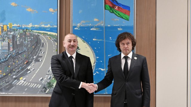 İlham Əliyevin Gürcüstanın Baş naziri ilə görüşü oldu - FOTO