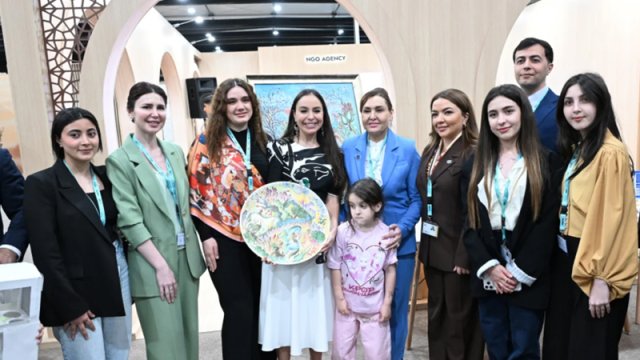 Leyla Əliyeva və Arzu Əliyeva "Urban Expo" sərgisi ilə tanış olub - FOTO