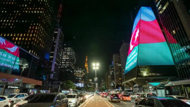 San-Pauluda Azərbaycan bayrağı göydələnlərdə proyeksiya edildi