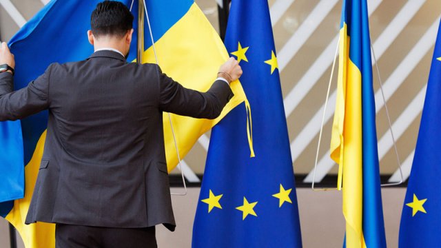 Merz: Ukrayna Avropa komissarı statusu alacaq, amma...