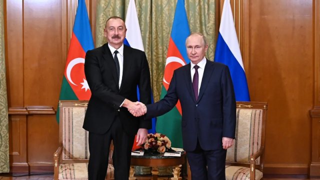 İlham Əliyev Vladimir Putini təbrik etdi
