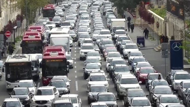 İş saatları dəyişir: Bakıda tıxac olmayacaq?