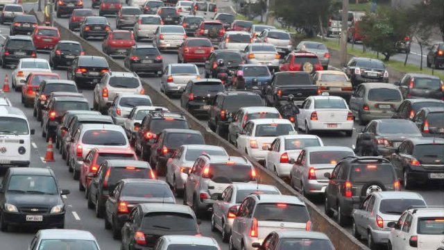 İş saatlarının dəyişdirilməsi Bakıda tıxacı azaldacaq?
