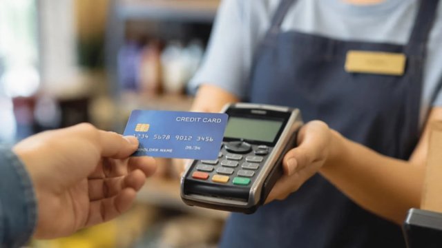 Hansı ilə ödəniş daha təhlükəsizdir: Kart, bank tətbiqi yoxsa QR kod?