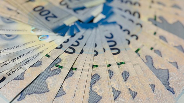 Direktor müəllimlərlə əlbir olub - 71 min manat mənimsəyib