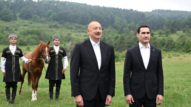 Türkmənistan Prezidentinə Qarabağ atı hədiyyə edildi - YENİLƏNİB