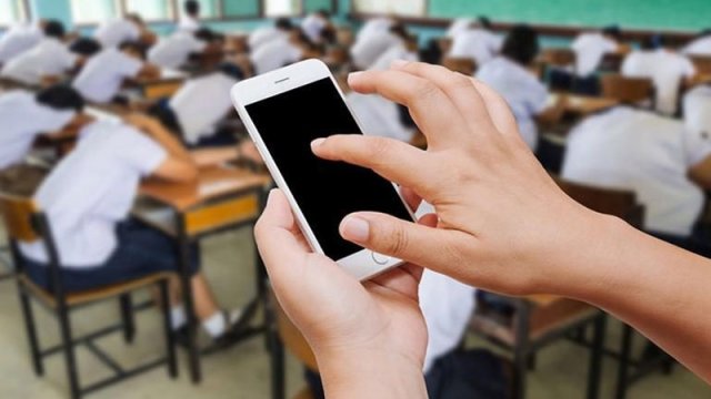 Məktəblərdə telefon qadağası təhsilə necə təsir edəcək?