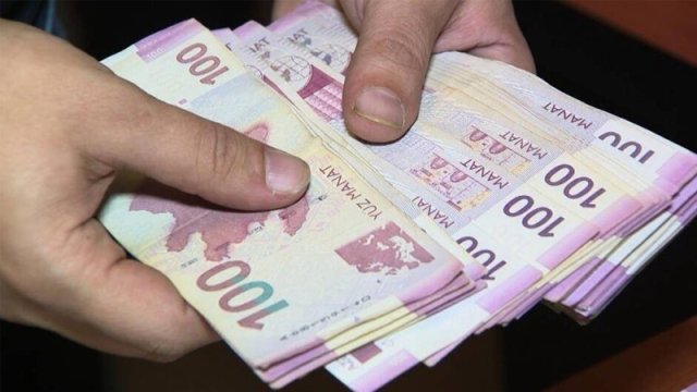Yenilənmiş 100 manatlıqlar bu tarixdə tədavülə buraxılacaq