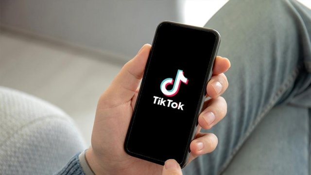 Tiktokerləri niyə &ldquo;qəhrəman&rdquo; edirik?