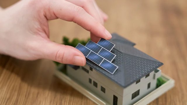 Günəş panelləri nə qədər xidmət edir və bu müddət başa çatdıqdan sonra nə baş verir?