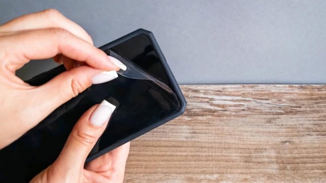 Gizlilik yönümlü ekran qoruyucuları necə işləyir?