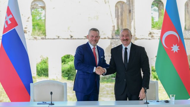 İlham Əliyevin Şuşada Slovakiya Prezidenti ilə geniş tərkibdə görüşü oldu - YENİLƏNİR