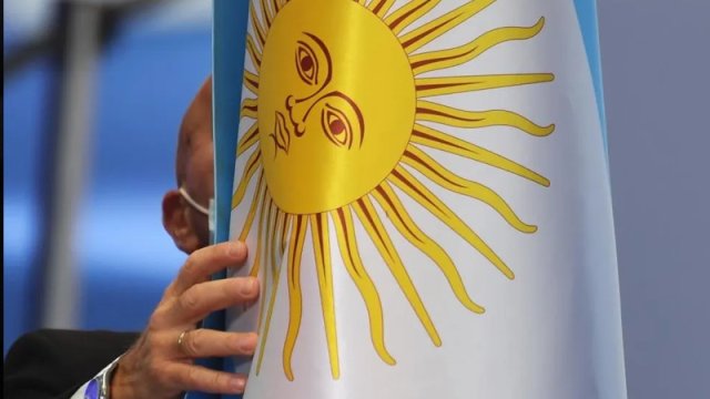 Argentina Folklend yaxınlığında Britaniya hərbi gəmisinə görə etiraz notası verdi
