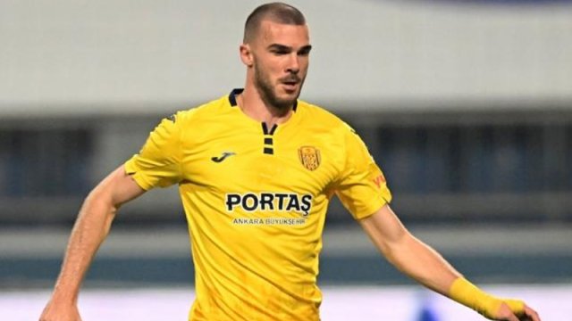 &ldquo;Qarabağ&rdquo;la razılığa gəlmədi, Türkiyə klubuna keçdi