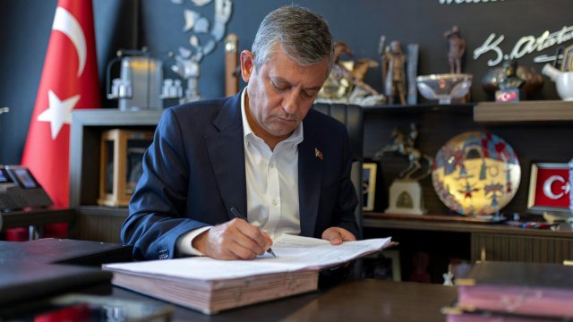 CHP-dən istefa verdi, yeni partiya yaratdı