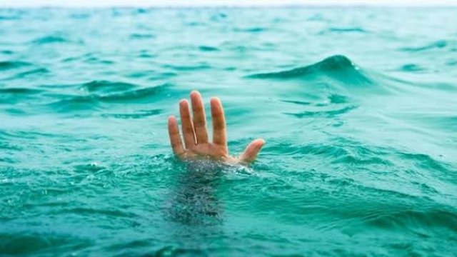 Dənizdə batma təhlükəsi olan 3 nəfər xilas edildi, 13 yaşlı qızın meyiti çıxarıldı
