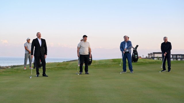 Prezident həmkarları ilə qolf oynadı