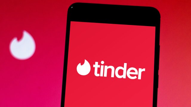 "Tinder" qadınların narazılığına görə süni intellekt foto redaktəsindən imtina etdi