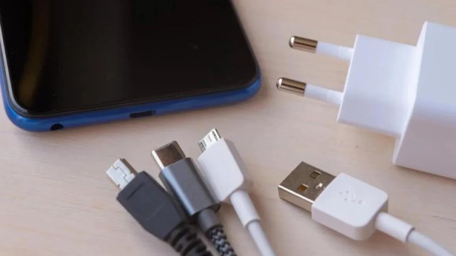 Smartfonun şarj cihazını təcili dəyişdirməyin vaxtının çatdığını göstərən 4 əlamət