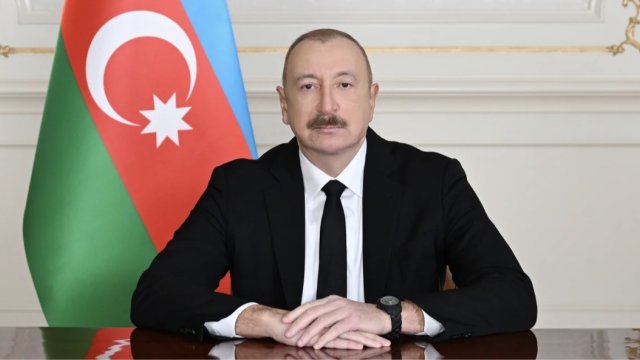 İlham Əliyev sinqapurlu həmkarını təbrik edib