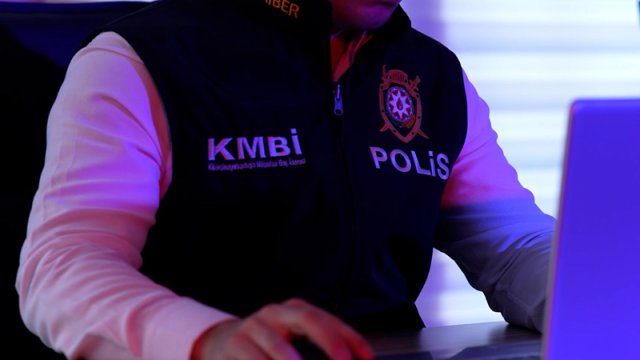 Maliyyə təşkilatları adından saxta kredit səhifələri yaradan şəxs saxlanıldı - VİDEO