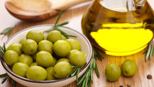 Zeytun yağını acqarına içmək həqiqətən faydalıdır?