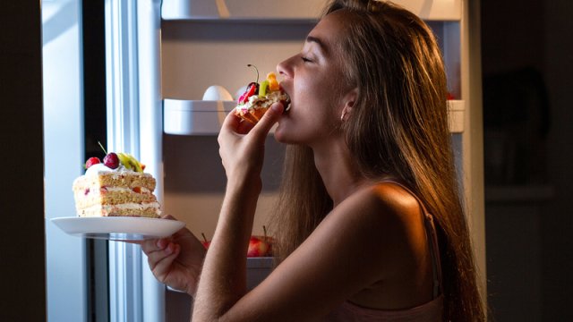 Həkimdən impulsiv qəlyanaltı istəyinin öhdəsindən gəlmək üçün məsləhətlər