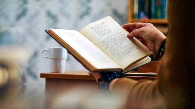 Kitab oxuma vərdişlərimiz nə üçün zəifləyib?