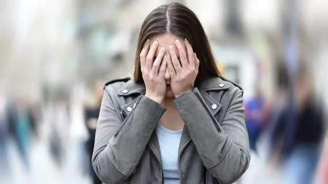 Aqorafobiya nədir, necə xilas olmaq mümkündür?