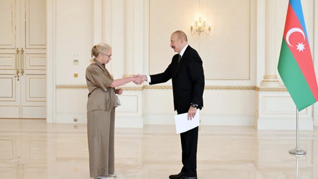 İlham Əliyev İsveçin Azərbaycanda yeni təyin olunmuş səfirini qəbul etdi - FOTO
