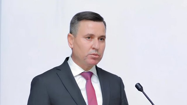 Prezident icra başçısını vəzifəsindən azad etdi