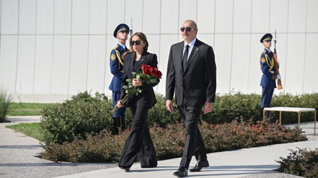 Prezident və birinci xanım Bakıdakı Zəfər parkında olub - FOTO