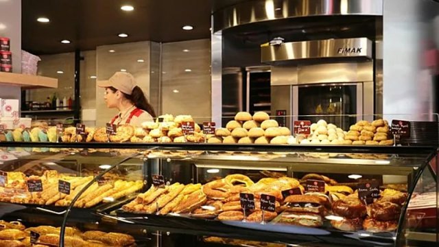 Şirin bazarın acı rəqabəti: İstehlakçılar xarici şirniyyatlara niyə üz tutur?