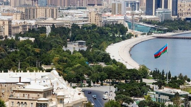 Betonun üstündə yaşıllıq axtarışı: Bakını yaşıl şəhərə çevirmək mümkün olacaq?