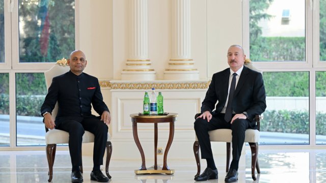 İlham Əliyev Hindistanın ölkəmizdə yeni təyin olunmuş səfirini qəbul etdi - FOTO