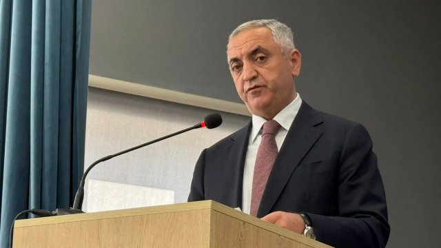 Prezident Elçin Yusubovu vəzifəsindən azad etdi
