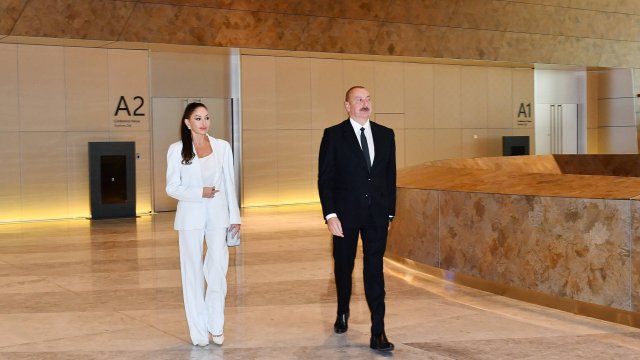 Prezident və birinci xanım dünya çempionatının və festivalının açılış mərasimini izləyir