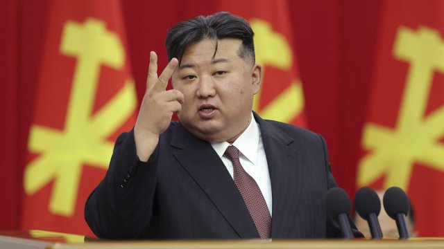 Kim Çen In ordunun döyüş hazırlığının artırılmasını tələb etdi